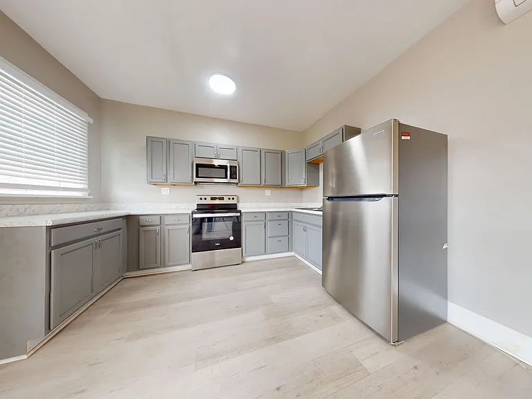219 W Church St — Photo 6