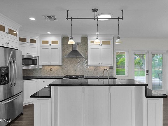 3rd image of 3229 E CLARENDON Avenue