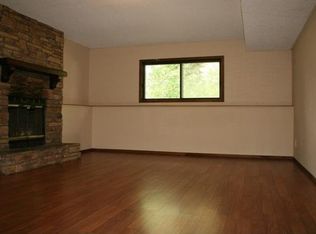 2409 Barclay St, Saint Paul, MN 55109