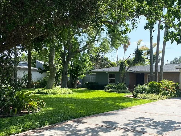 465 Calle Retama — Photo 1