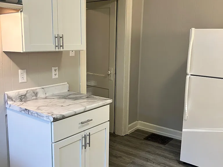 936 N Riley Ave — Photo 13