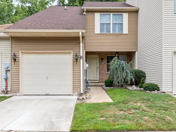 8 Bretshire Ct, Medford, NJ 08055