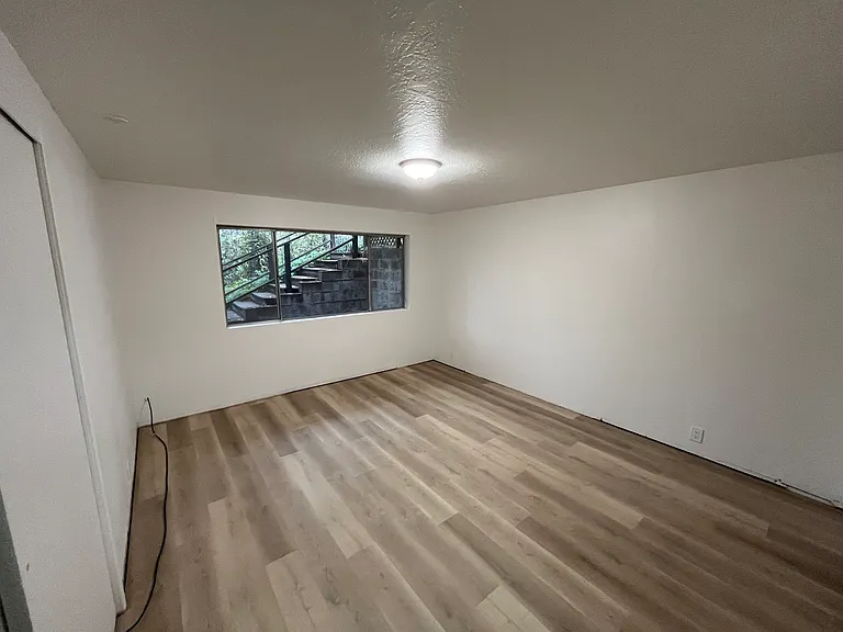 1860 Point View Dr #3 — Photo 11