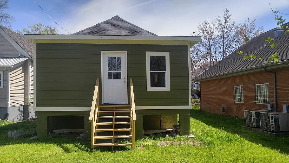 Building Photo - 209 Douglas Ave