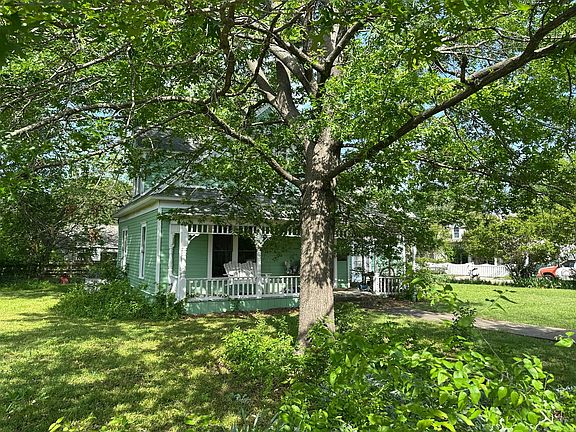 4th image of 315 Oak St