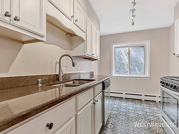 2nd image of 1441 N Farwell Ave #3C