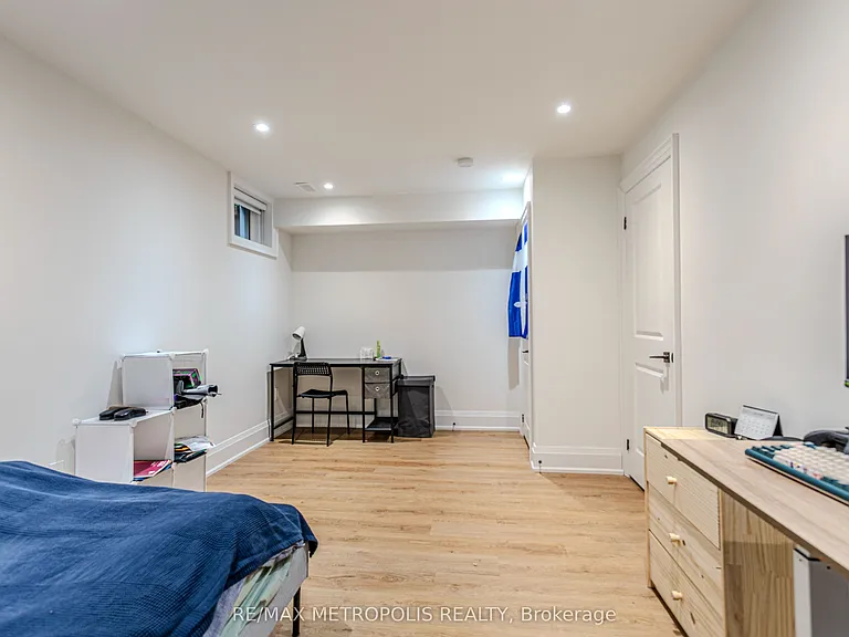 79 A Laburnham Ave #BASEMENT — Photo 5