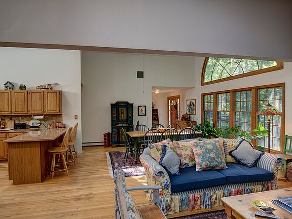 4th image of 23 Longwoods Ln