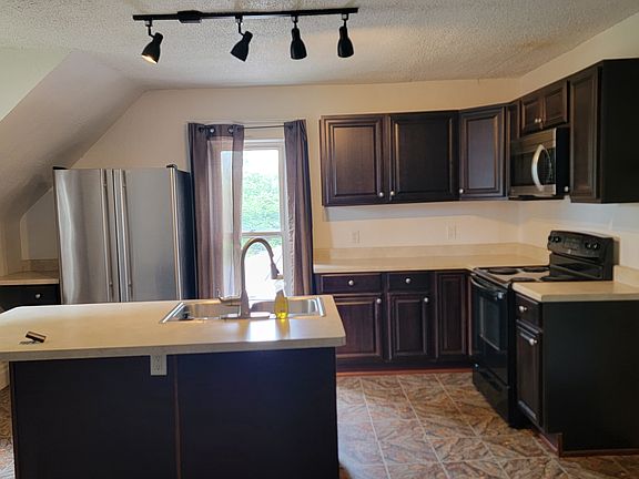 4th image of 433 E Bremer St