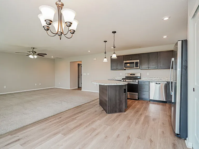 4996 Crestbrook Dr — Photo 7