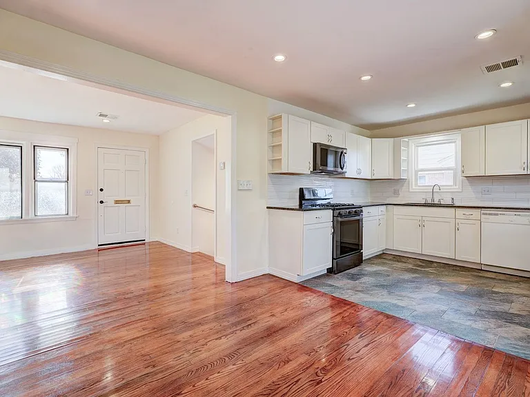 3135 NW Grand Blvd — Photo 6