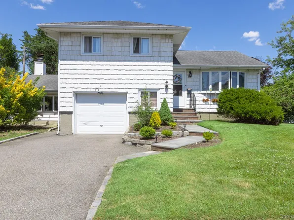 21 Pinetree Avenue, Hicksville, NY 11801