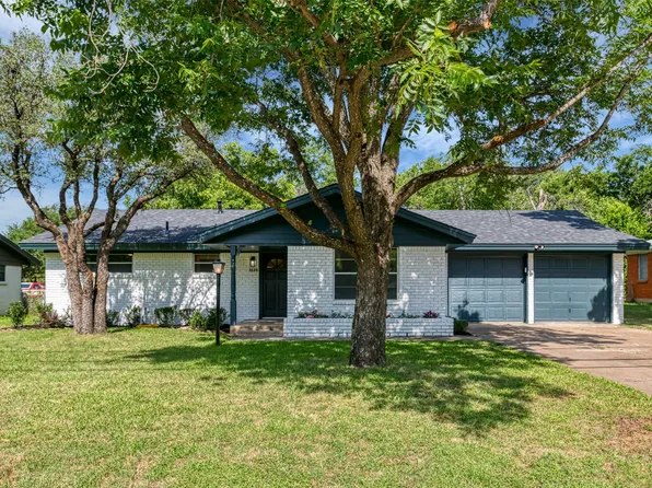 1138 Usher St, Benbrook, TX 76126
