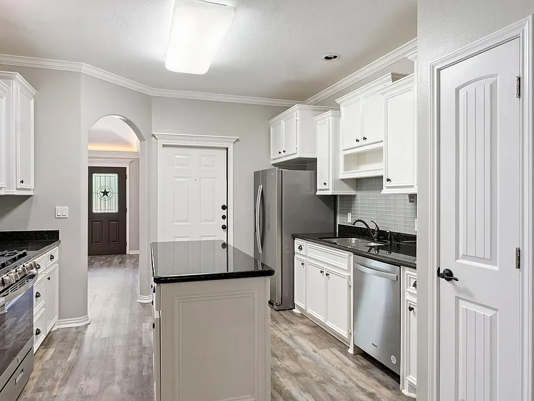 227 Greenleaf St — Photo 17