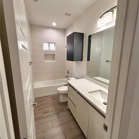 1600 N 24th 1/2 St #1 — Photo 7