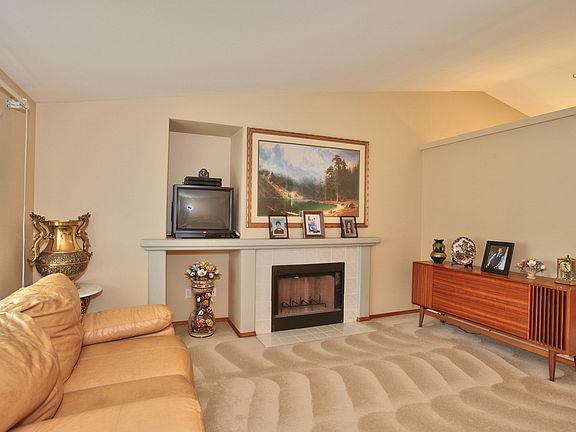 2nd image of 863 SE 71st Ave