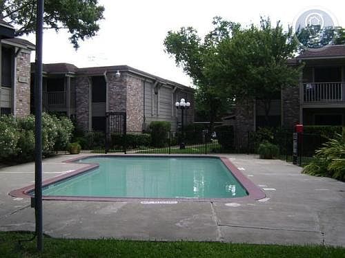 1st image of 3910 Sherwood Ln APT 112