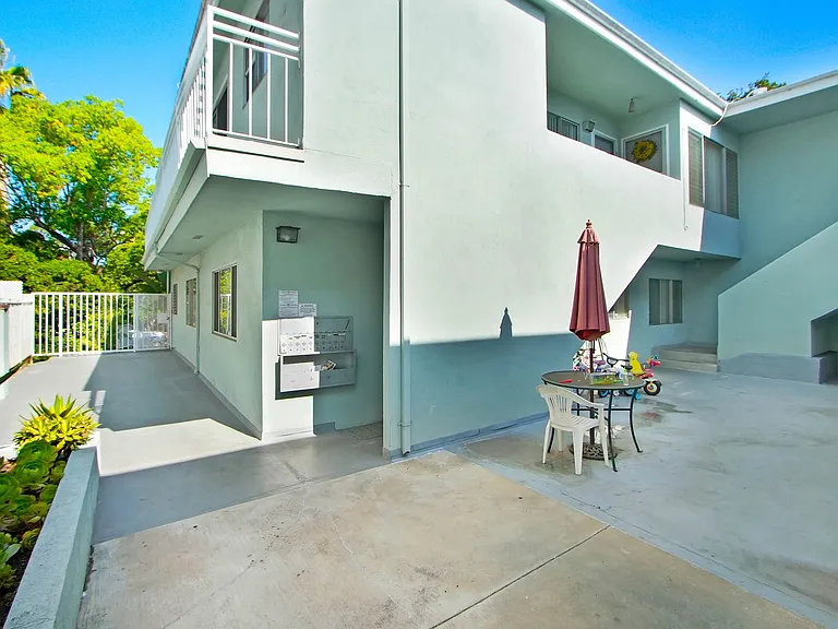 744 S.Windsor Blvd. - just south of Wilshire Blvd. — Photo 13
