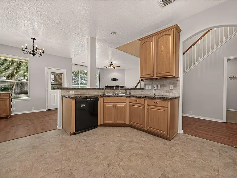 11218 Timbertree Ln — Photo 17