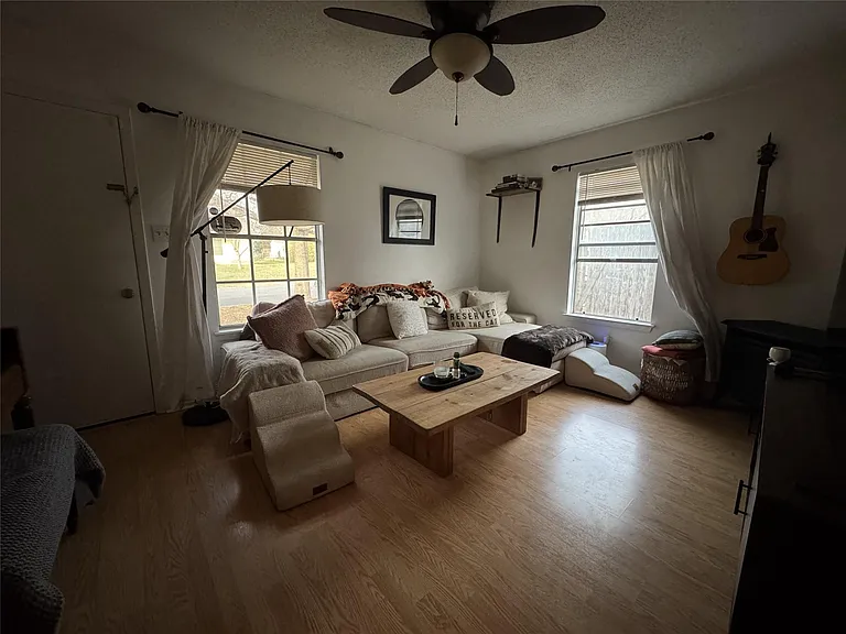 207 Chippendale Ave — Photo 3