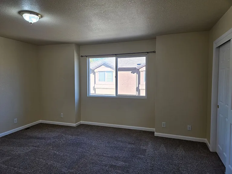 558 Vermont Ave #B — Photo 7