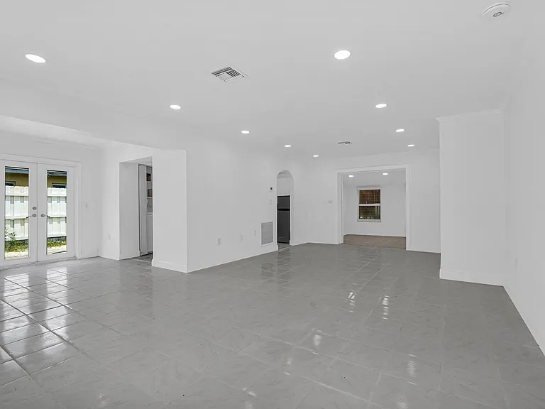 6621 Perry St — Photo 3
