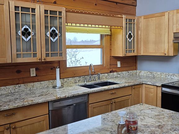 4th image of 1672 Creek Road