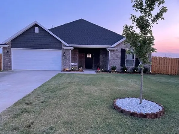 611 Holly St, Centerton, AR 72719