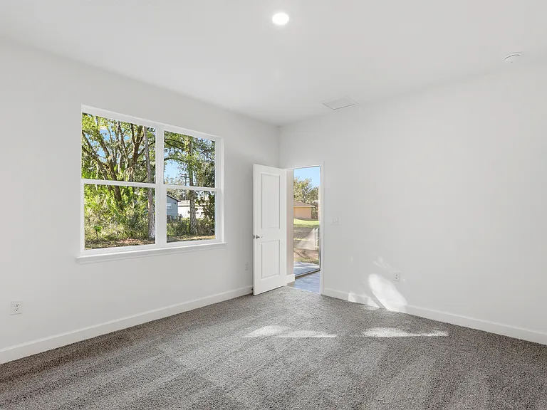 1209 W 15th St — Photo 25