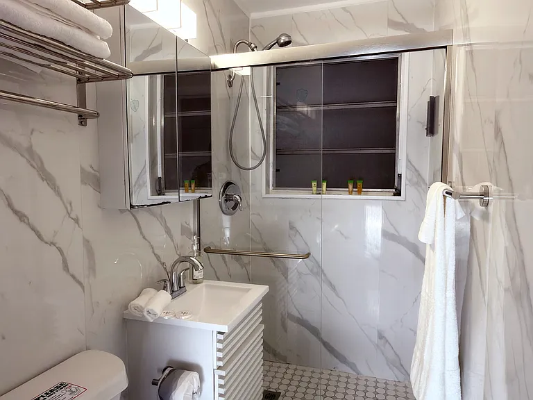 545 Michigan Ave #2 — Photo 23