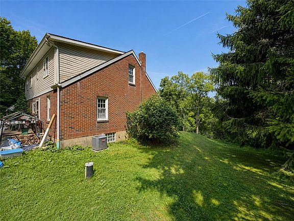 4th image of 101 Sylvan St