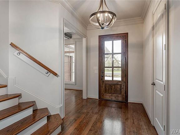 3rd image of 6031 Candler Ave