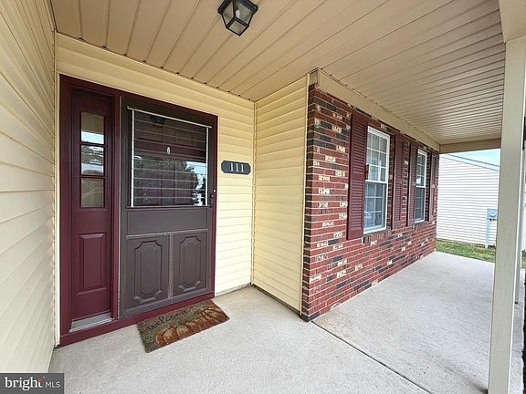 3rd image of 111 Carriage Hill Ct