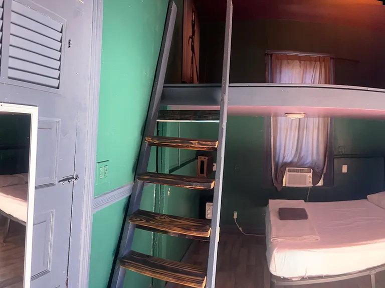 124 S Lopez St — Photo 32