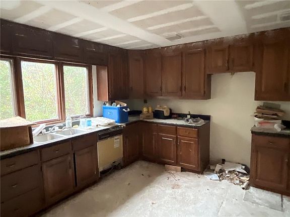 3rd image of 5498 Rivoli Dr