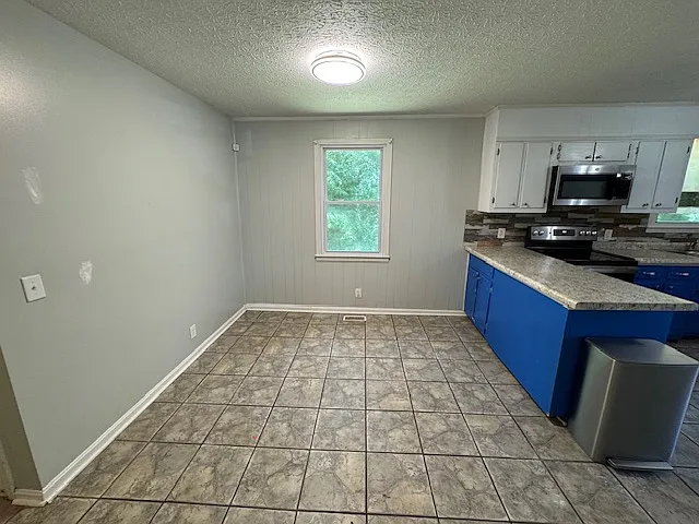 1143 Chestnut Dr — Photo 7