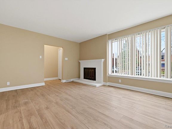 5th image of 17159 Indiana St