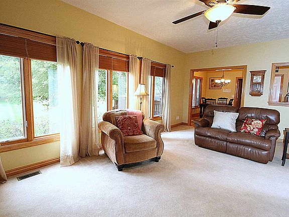 2nd image of 15720 Grant Cir