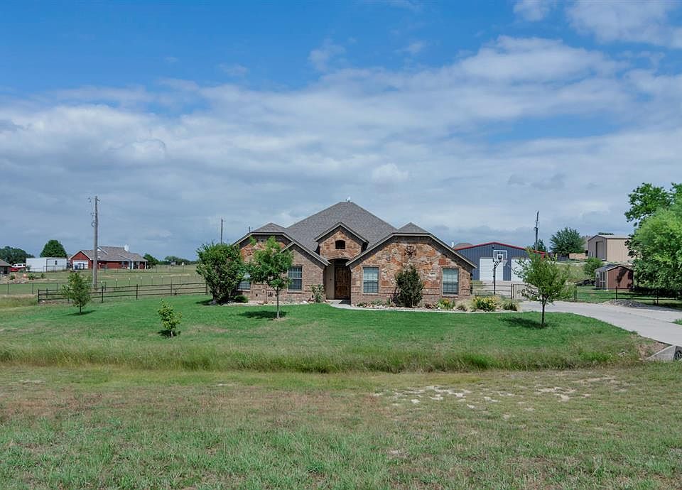 1st image of 107 Churchill Cir