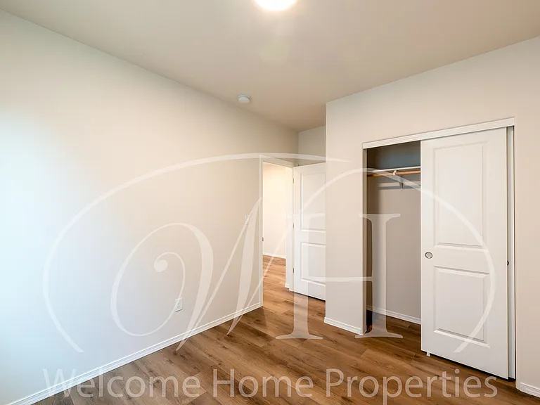 643 Ava St — Photo 9