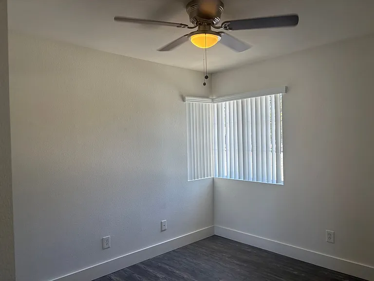 Beautiful 3 Bedroom Apartment In Placentia — Photo 4