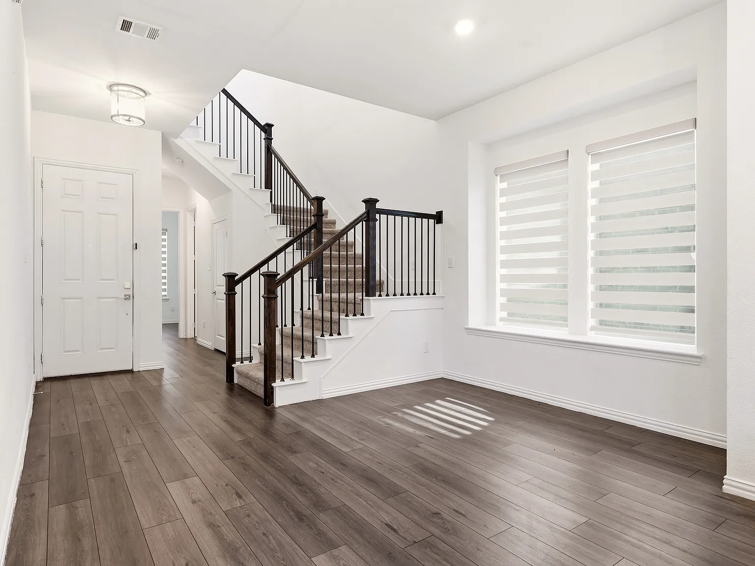 4 bed, 2209 sqft, $3,350 — Photo 2