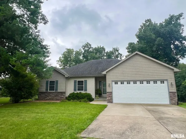 337 Elm St, Petersburg, IL 62675