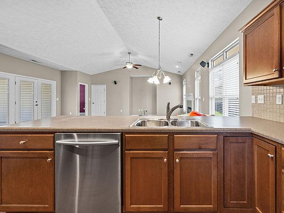 5th image of 2475 Estancia Ln