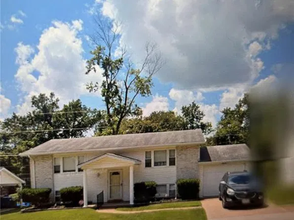 12040 Glenpark Dr, Maryland Heights, MO 63043