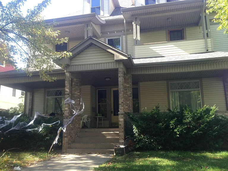402 S Main St — Photo 3