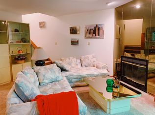 135 English Ct, Bushkill, PA 18324