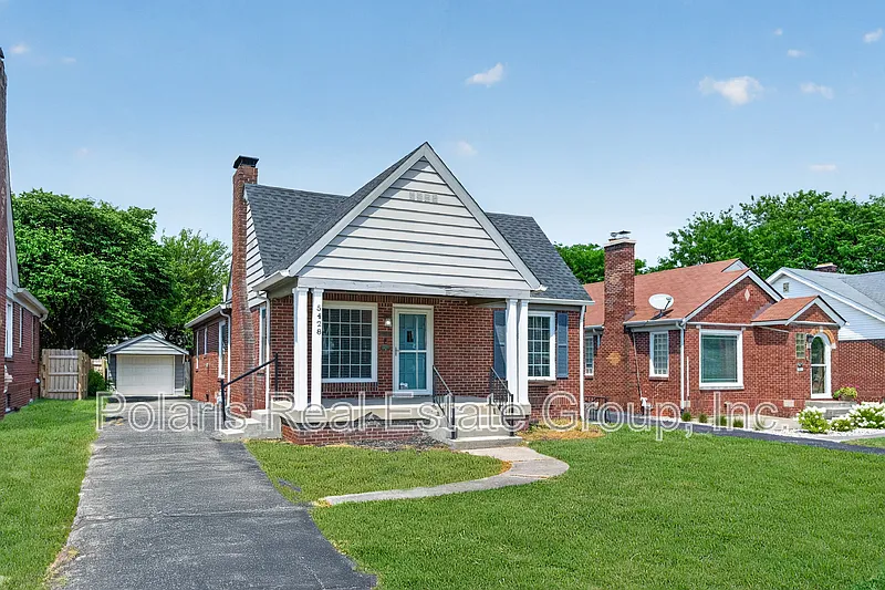 3 bed, 1.0 bath, 1435 sqft, $1,895 — Photo 3