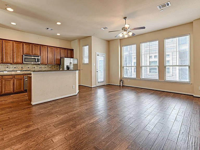 2326 Stutz Dr #117 — Photo 8