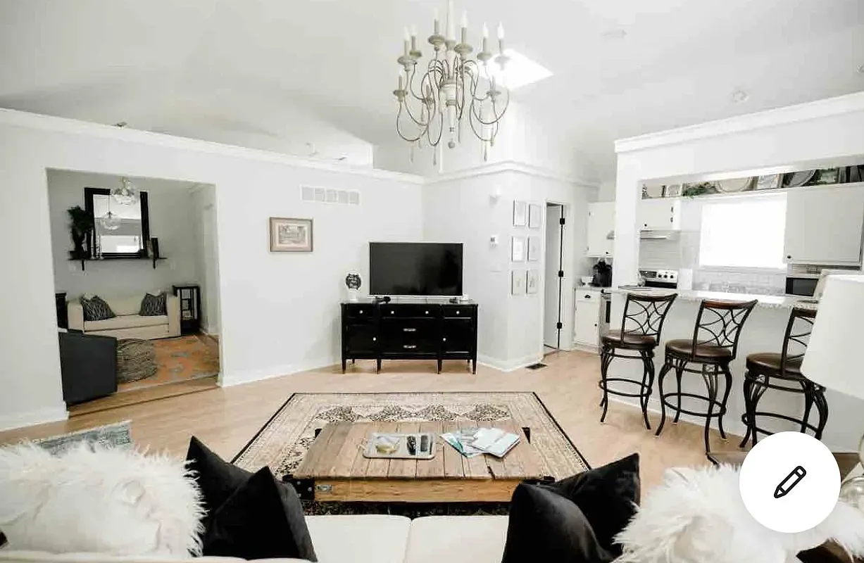 Studio, 700 sqft, $1,825 — Photo 1